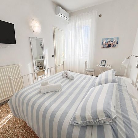 A Casa Di Mario E Nene Bed & Breakfast Viareggio Exterior foto